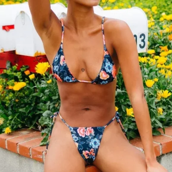 Skatie Tahiti Bikini - Picture 3 of 5